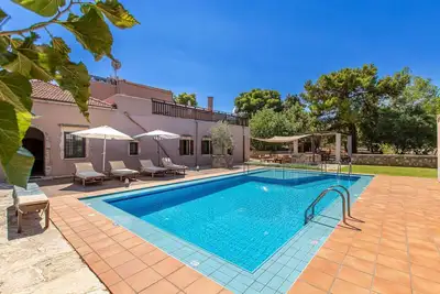 Image de Stylish Cretan Country House, A/C, Private Pool with Children's Section - 10mins to Chania & Beaches