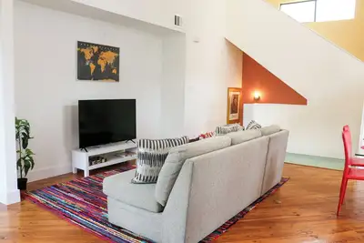 Image de Vibrant Townhouse in Secure Gated Community