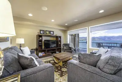 Image de GrandView 403 -2 Bedroom Waterfront Condo