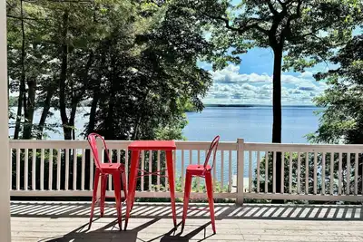 Image de Waterfront Property with Hot Tub, Sauna & Stunning Views!