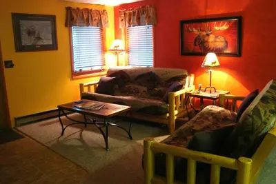 Image de Yellowstone Wildlife Cabins - Moose Cabin  Sleeps to 4 - less than a mile to Yellowstone!