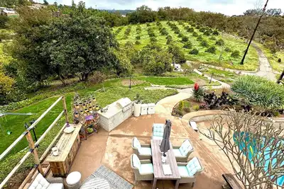 Image de Luxury vacation home, beautiful decor and views! natures 20 acre villa