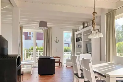 Image de Top vacation home on the dike, terrace, balcony with sea view, sauna, hot tub & fireplace!