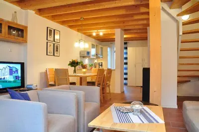 Image de Tolles Ferienhaus am Deich mit Terrasse, Balkon mit Meerblick, Sauna & Kaminofen - Nordseeresort