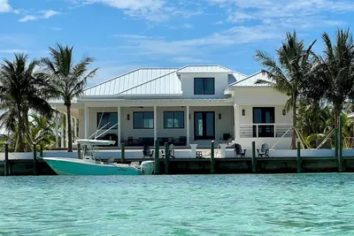 Image de Brand New Ultimate Luxury Water Front Home With Breathtaking Views and Dock!
