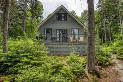 Image de Five Pines - Private new home on Mooselookmeguntic Lake, with dock, beach, and kayaks!