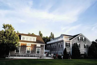 Image de 15 bedroom home walking distance to Edgartown