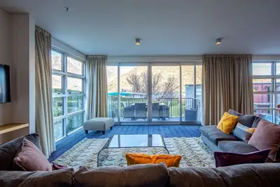 Image de Lakeside 3br Apt: Modern Amenities, Private Stay