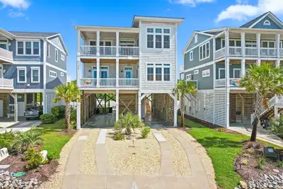 Image de \"Fox on the Beach\" is a 7 Bedrooms, 4 Bathrooms, Second Row, Pet Friendly, Private Pool, Elevator