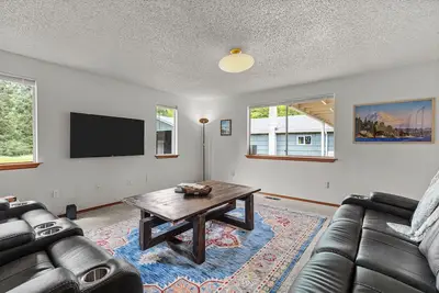Image de Large 5 Bed, 3 Bath Rambler sleeps 10 close to hikes\/trails near Jblm\/Hospitals!