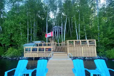 Image de Awe-inspiring fully renovated dome cottage with all of life's modern amenities.