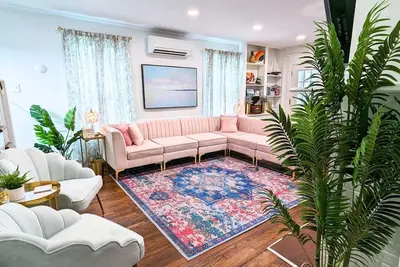 Image de The Jewel of The Cove - Historic Coastal Retreat
