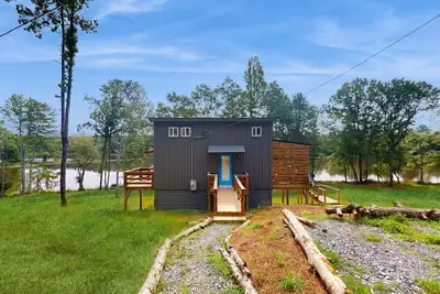 Image de River-view home with fire pit, grill, nearby attractions