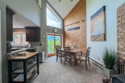 Image de Granite View Retreat | Views, Storyland