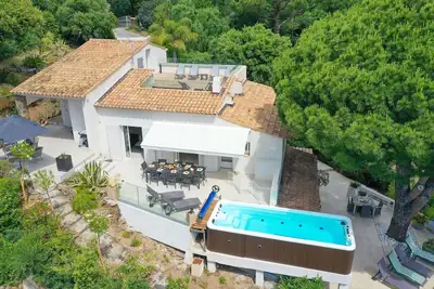 Image de Villa de luxe - Piscine  et  Spa par SELECTsoHOME