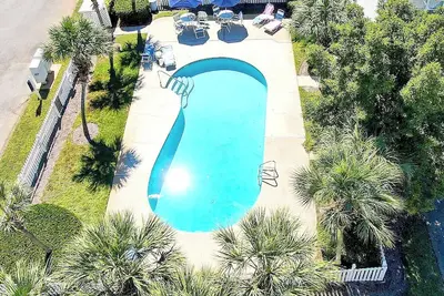 Image de 1/2 duplex 4m walk beach · Free cruise, Pool, Pets