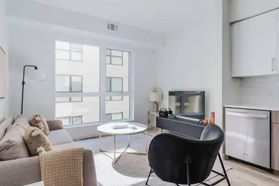 Image de Luxe Hayward 2br w/ Pools, Spas & A/C, near Green Spaces, by Blueground