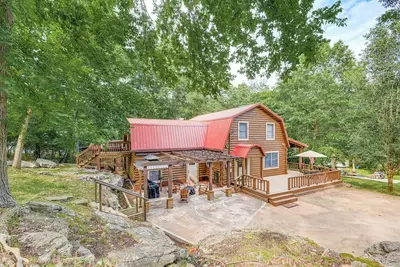 Image de Peaceful Mt Juliet Cabin w/ Hot Tub & Fire Pit
