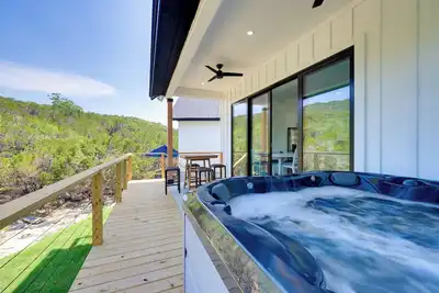 Image de Canyon Lake Getaway: Hot Tub, 1 Mi to Boat Ramp!