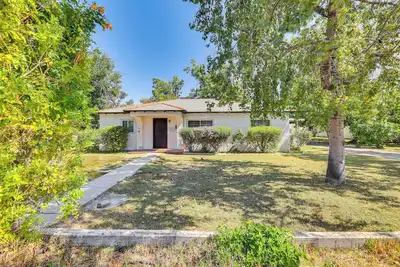 Image de Large Yard & Patio: Historic District Home in Mesa