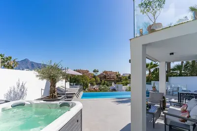 Modern 3 Bdrms Villa Amapolas Walk Puerto Banús!