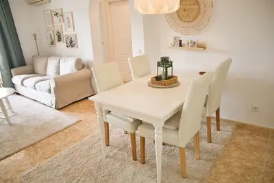 Image de Neues Apartment mit Pool und 3 Min. vom Strand