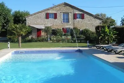 Image de Gite 10/18 pers, piscine privée, en bordure de rivière entre Provence et Ardèche