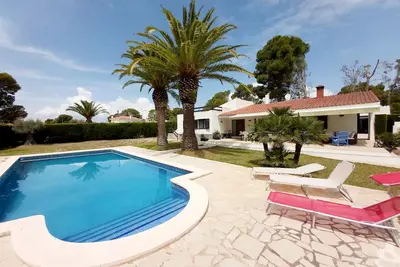 Image de Belle villa de style méditerranéen à 500 mètres de la plage