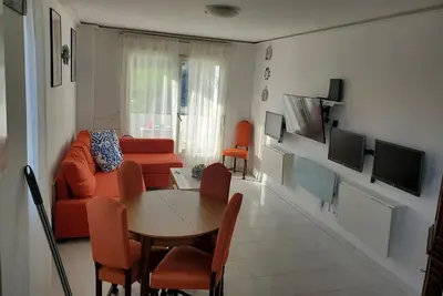 Image de Cozy, very comfortable, very close to the beach.