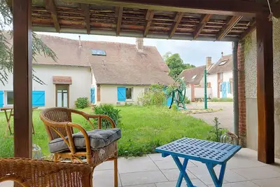 Image de Gîte paisible avec jardin, proche nature et sites historiques, idéale pour détente et activités outdoor.