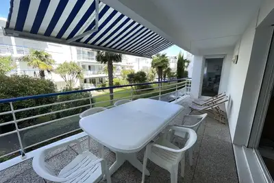 Image de Appartement T3 avec Terrasse et Garage en Plein Centre de Royan, Proche Plages et Marché