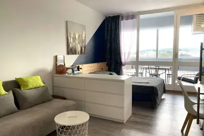 Image de Confortable studio avec loggia fermée, 29m², wifi