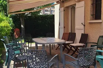 Image de Grande maison Ă 30minutes de Lyon de 13 Ă 15personnes.