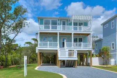 Image de Brand New 5br/4. 5ba House-Rooftop Deck, Walk to Beach, Sleeps 12