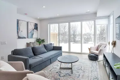 Image de Modern Luxury Resort Villa on Muskoka Bay Golf Course - 5 min from Lake Muskoka!