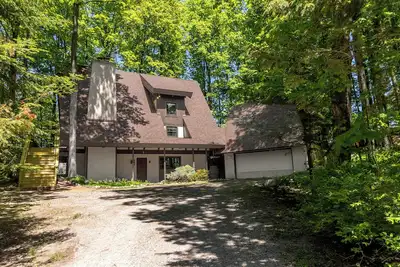Image de Woodland Lodge: 4  Br, 3  Ba Chalet in Harbor Springs, Sleeps 10