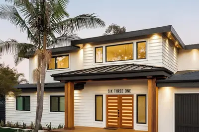 Image de Beach-Contemporary Paradise: 4/4, Pool, Hot Tub