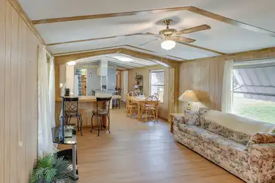 Image de Blackwell Home w/ Enclosed Porch: Steps to Water!