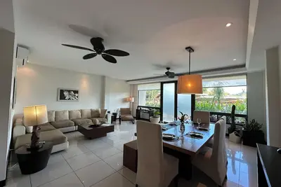 Image de Serene Beachside 2 bedroom and 2. 5 bathroom condo.