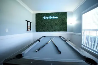 Image de Huge 5 Bdrm W\/King Bed Hot Tub