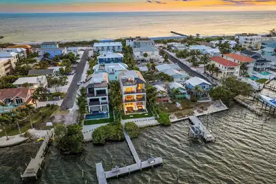 Image de Brand New Bayfront Home! Pool & Dock! - Tropic Like It's Hot