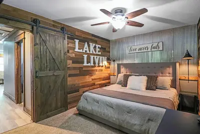 Image de Rustic Lakeside Lodge