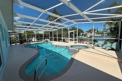 Image de Gorgeous canal front 3/3 with screened in pool/hot tub in the beautiful Fl Keys