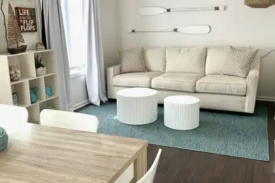 Image de A 3-bedroom, beach block, recently renovated.
