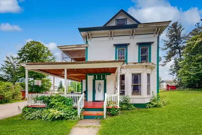 Image de Victorian-Style 4br home, Bbq, firepit, wifi, ping-pong, w\/d, & projector screen