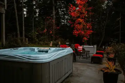 Image de Private Waterfront Cottage w/Large Dock & Hot Tub