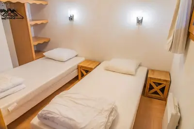Image de 100m du centre station, piscine, sauna, terrasse, télévision, casier à ski, 34m², Les Orres