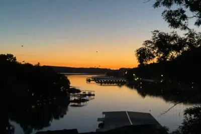 Image de Feel right at home in this family-sized new listing at the 1mm on the Lake!