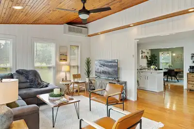 Image de Hot Tub - Fire Pit - Private Retreat - Near 20+ Wineries - Hiking\/Biking Trails