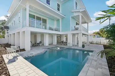 Image de Ocean Pearl Bohemian Beach Haven| Pool | Sleeps 9 | Unit A